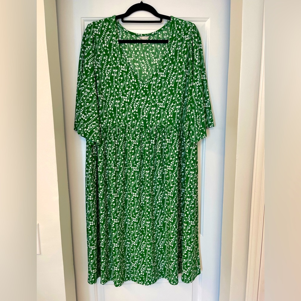 Green and white dress, size 18/20